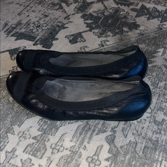 Stuart Weitzman Shoes - Stuart Weitzman women’s Black Leather Flats size 6.5